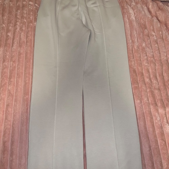 Lululemon Softstreme High-Rise Pant Regular Size 4 and Colour Bone. - Picture 3 of 4